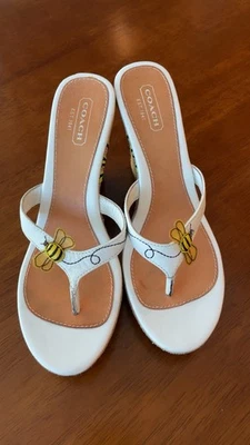 Sandalias de cuña Coach con plataforma Foto 1 de 4