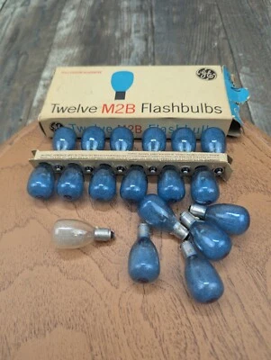 Vintage GE General Electric M2B Flashbulbs 18 Blue Bulbs w/ original Box  - Image 1 of 4
