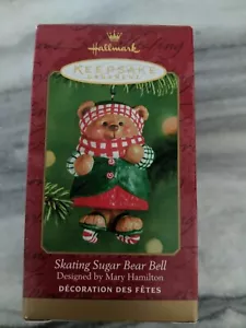 Hallmark Ornament - Patinaje Sugar Bear Bell - Porcelana Mary Hamilton - NUEVO 2001 - Imagen 1 de 6