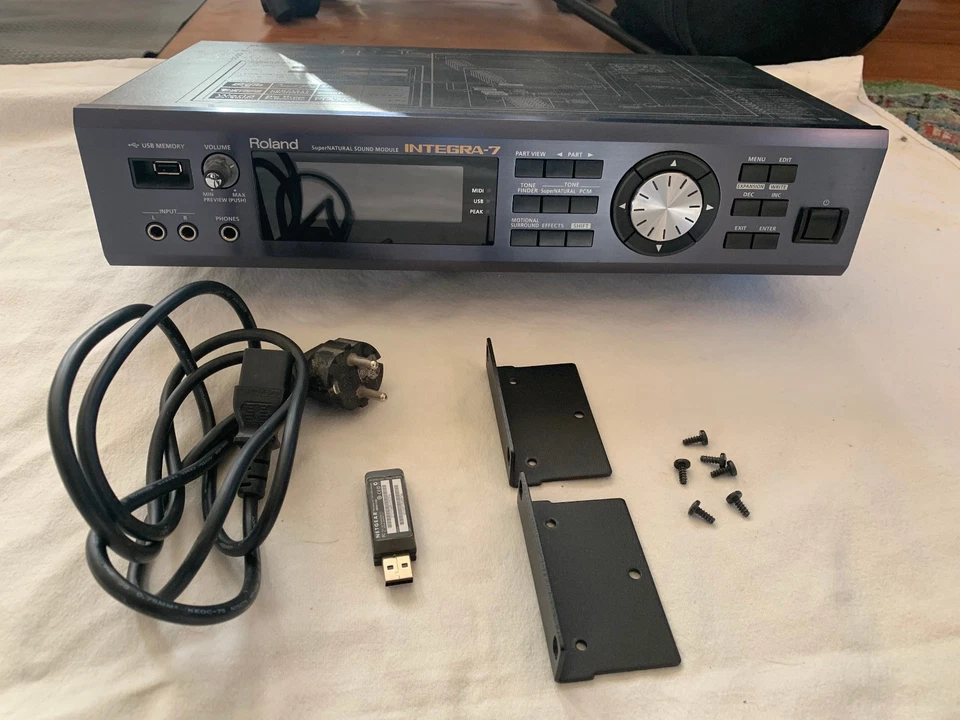 Roland Integra-7 - Bild 1 von 1