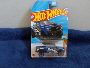 Chevy Silverado Trail Boss LT 2025 Hot Wheels Dirt 8/10 '19 azul - Imagen 1 de 1