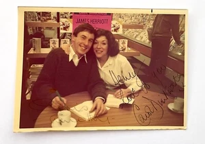 CAROL DRINKWATER & CHRISTOPHER TIMOTHY Genuine Handsigned Photograph 7 x 5 - Picture 1 of 3