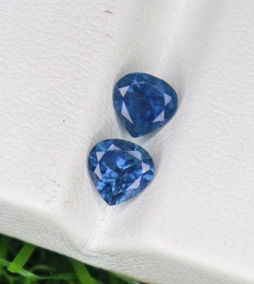 Par de turmalina Indicolita facetada: piedra preciosa azul corte corazón, 0,80 quilates 5x3 mm Foto 1 de 4