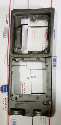 OEM 2003-2007 HUMMER H2 CONSOLA CENTRAL PANEL DE AJUSTE SUPERIOR CUBIERTA REPOSABRAZOS BISEL STOCK Foto 1 de 4