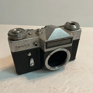Vintage Soviet Zenit-E 35 mm Film Camera For Display Or Parts No Lens - Picture 1 of 10