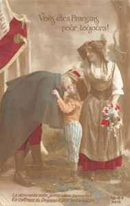 RPPC Vous êtes Francais pour toujours! Drapeau Soldier & Family Vintage Postcard - Picture 1 of 1
