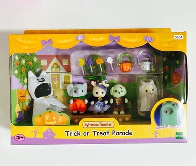Sylvanian Families Calico Critters Halloween Trick or Treat Parade Set Glue New - Image 1 of 3