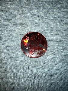 Moneda coleccionable Pokemon Volcanion roja - Imagen 1 de 3