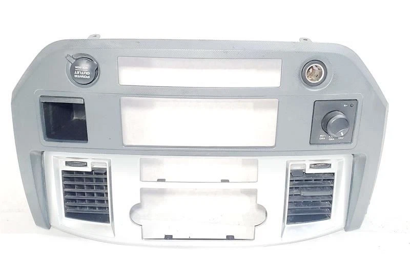 收音机挡板 Has Wear 5KR601DHAB 原始设备制造商 2008 道奇 Ram 2500 — 第 1/4 张图片