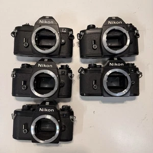Lote de (5) cámaras fotográficas Nikon EM 35mm - Imagen 1 de 2