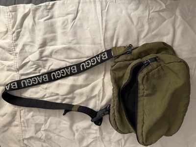 BAGGU Fanny Pack Crossbody Bag dark green 2 Pockets w/ Adjustable Strap - Image 1 of 3