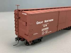 HO Accurail Great Northern 40’ Wood Sheathed Boxcar #24986 RTR HO4403 - Picture 1 of 8