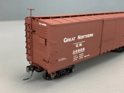 HO Accurail Great Northern 40’ Wood Sheathed Boxcar #24986 RTR HO4403 - Image 1 of 4