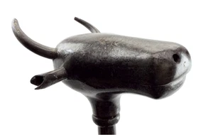 ANTIQUE RARE MUGHAL INDIAN WARRIOR'S IRON COW HEAD BATTLE MACE, SILVER INLAID - Picture 1 of 3