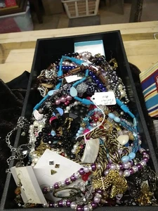 Riesiges Konvolut Schmuck......A4 - Bild 1 von 4