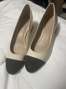 Stuart Weitzman Gabby 45 Block Pump size 8 women’s In Chalk/Black - Picture 1 of 7