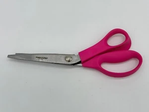 Fiskars 9" Pinking Shears Scissors Pink Handle Zig Zag Cut For Crafts & Fabric - Picture 1 of 6