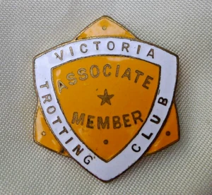 VICTORIA TROTTING CLUB ASSOCIATE MEMBERS BADGE GG373 SEASON 1962-63 by K G LUKE - Picture 1 of 6