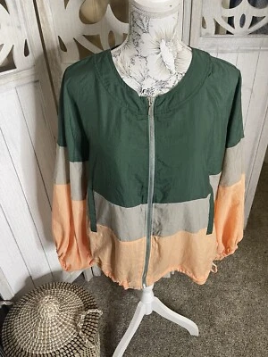 Chaqueta cortavientos Anthropologie Elevenses Colorblock mediana grande verde naranja Foto 1 de 4