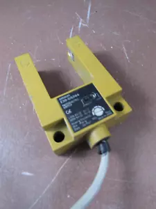 Omron E3S-GS3B4 Direct Reflection Photoelectric Sensor - Picture 1 of 2