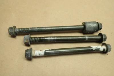 Suzuki Boulevard VL800 2006 pernos de montaje del motor Foto 1 de 4