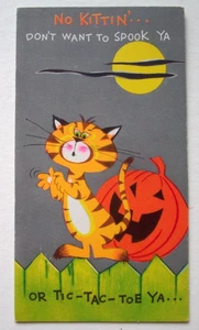 Pumpkin scares cat on fence unsigned vintage Halloween greeting card *WW23 - Picture 1 of 3