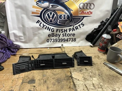 Комплект из 3 б/у вентиляционных отверстий для приборной панели Audi S4 B7 Saloon/Avant с подсветкой - Изображение 1 из 4