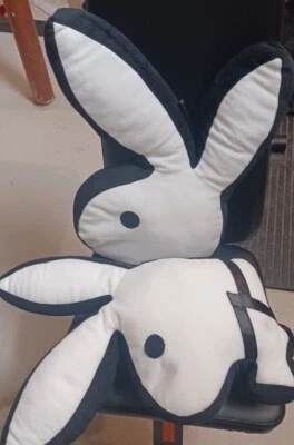 Juego De Colección De 2 Almohadas De Conejo Playboy Bunny Blanco y Negro Cojín - LEER Desc. Foto 1 de 3