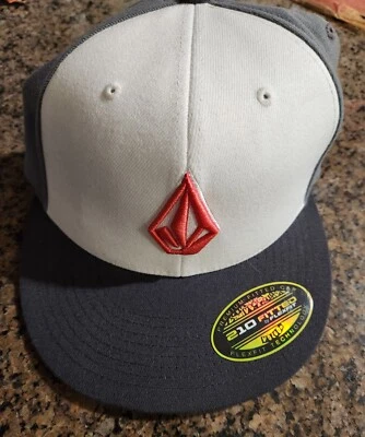 Volcom Fitted Hat 210 Flexfit Baseball Cap White And Gray Size 6 7/8 - 7 1/4 - Image 1 of 4