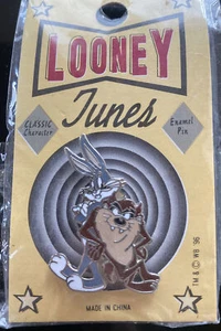 Vintage Looney Tunes Warner Brothers Taz y Bugs Bunny Enamel Pin 1996 - Imagen 1 de 3