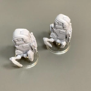 2pcs Mech Robot Miniatures Alone Board Game Model Dungeons & Dragon Sci-fi Toys - Picture 1 of 6