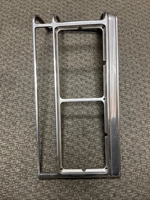 80-89 CADILLAC DEVILLEFLEETWOOD ПРАВАЯ ПАССАЖИРСКАЯ ФАРА ЛАМПА ОБОДОК - Изображение 1 из 4