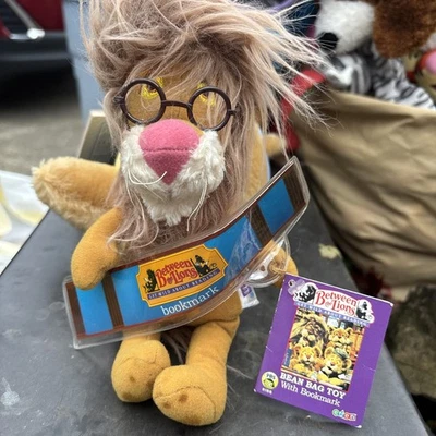 Between The Lions Theo Bean Bag Marcador Peluche Juguete León 1999 Nuevo con Etiquetas De Colección Foto 1 de 4