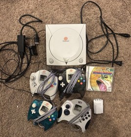 Sega Dreamcast Console Bundle TESTED 4 Controllers (2 Millennium 2000) VMU, Game