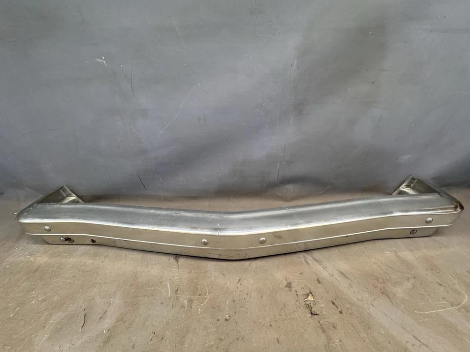 Parachoques delantero Chevy Vega 1974-1977 barra de impacto de aluminio moldura OEM GT Cosworth OE Foto 1 de 4