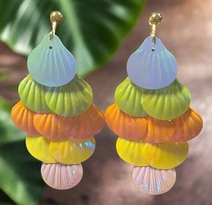 Clip en 3" Oro y Brillante Multicolor Iridiscente Capas Shell Pendientes - Imagen 1 de 4