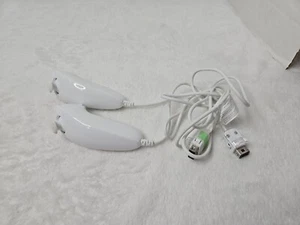 2x Offizieller Wii Nunchuck Weiß Fernbedienung Nintendo Motion Wii U OEM Controller - Bild 1 von 12