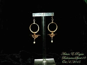Arturo E.Reyna VINTAGE ETCHED BRASS CHERUB NATURAL PEARL CHARMS HOOP EARRINGS - Picture 1 of 5