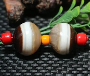 A Pair of Tibetan Old Agate Natural Wide Silkworm Lines Abacus Rich dzi Bead Lsk - Picture 1 of 8