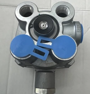 R-14 Relay 4 Port Delivery Spring and Service Brakes Valve - Vertical Mount - Picture 1 of 5