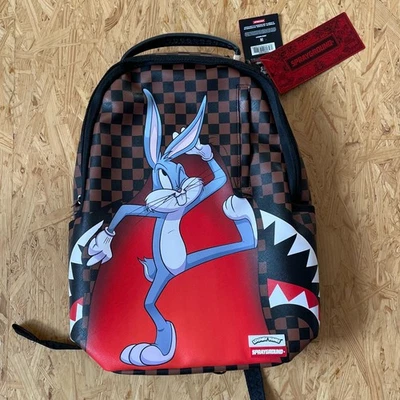 Sprayground Bugs Bunny Reveal Rucksack 13″ Lederimitat braun/schwarz - Bild 1 von 3