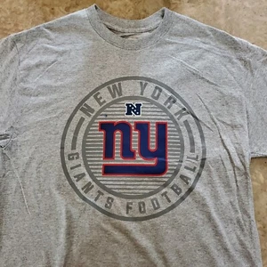 New York Giants Adult Med Football Tshirt Official NFL - Picture 1 of 7