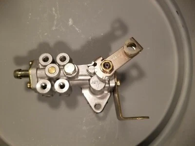 Mikuni Oil Pump, 3004 441, 90B12 - Image 1 of 4