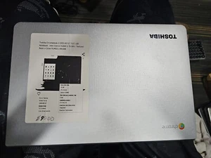 Toshiba Chromebook 2 CB30-B3122 13.3-in Intel 4GB 16GB SSD Chrome OS GOOD - Picture 1 of 4