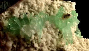#6946 Green Apophyllite - India - Picture 1 of 10