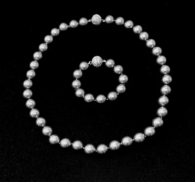 COLLAR DE PERLAS GRIS 19" Y PULSERA DE 7,5", PERLAS DE 14 MM, CIERRE DE CIRCONITA ESTERLINA Foto 1 de 4