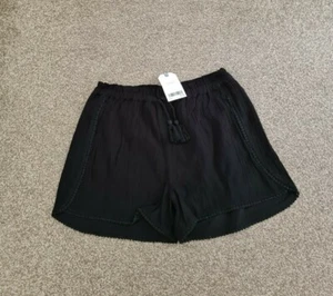 ☆☆ BNWT NEXT Girls Black Crinkle Pom-Pom Trim Tassell Shorts Age 10 Years ☆☆ - Picture 1 of 3