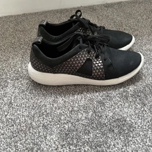 Scarpe da ginnastica Clarks Artisan donna Cowley Faye nere argento in pelle stringate taglia 5,5 - Foto 1 di 10