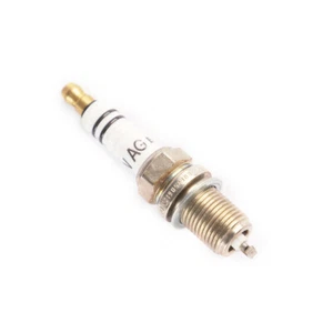 One Spark Plug For VW Passat Touran Golf Jetta MK5 Eos AUDI A3 101905610A - Picture 1 of 8