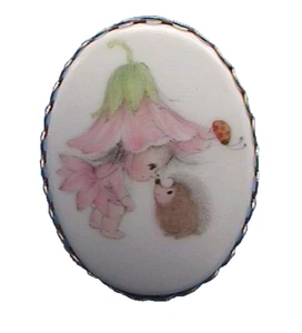 SELTENE Punze KAMEE ANSTECKNADEL Vintage PIXIE Mädchen IGEL Freundschaft 1973 Brosche - Bild 1 von 3